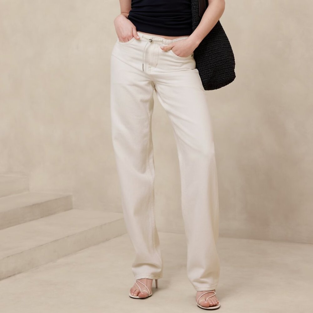 NWT Banana Republic Low-Rise Straight Lightweight Jean